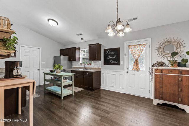 502 Waldorf Court, Hubert, NC 28539