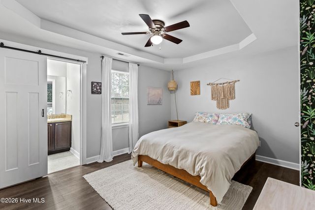 502 Waldorf Court, Hubert, NC 28539