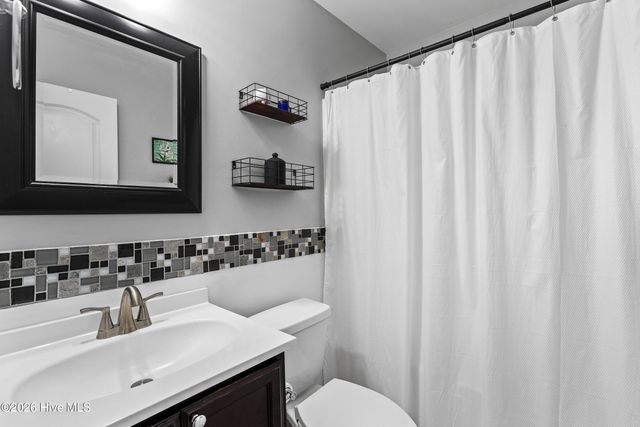 502 Waldorf Court, Hubert, NC 28539