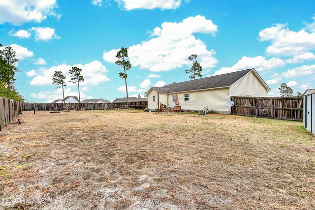 502 Waldorf Court, Hubert, NC 28539