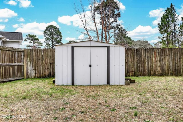 502 Waldorf Court, Hubert, NC 28539