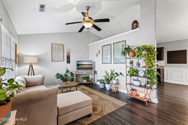 502 Waldorf Court, Hubert, NC 28539