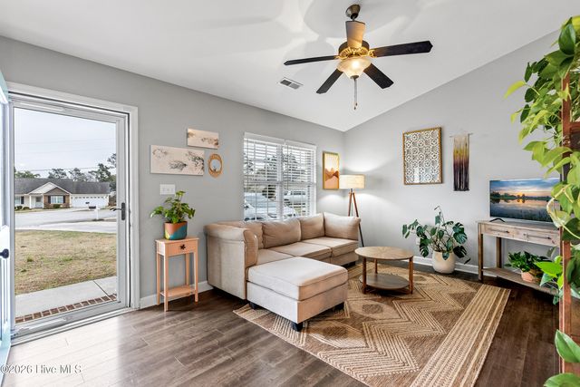 502 Waldorf Court, Hubert, NC 28539