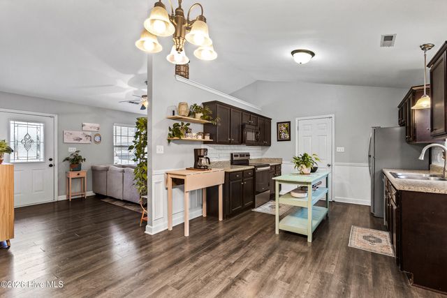 502 Waldorf Court, Hubert, NC 28539