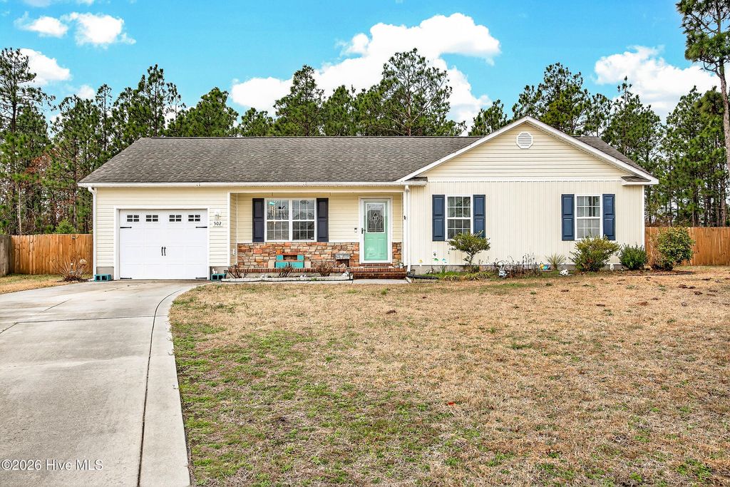 502 Waldorf Court, Hubert, NC 28539