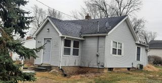 911 W Silver Lake Road, Fenton, MI 48430