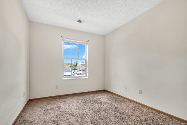 3230 E John Hinkle Pl Apt D, Bloomington, IN 47408