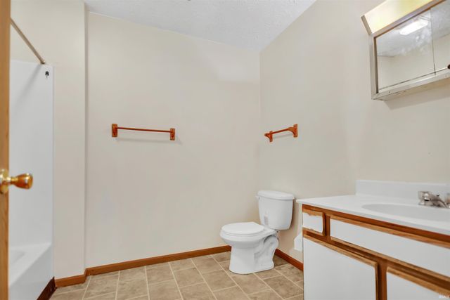 3230 E John Hinkle Pl Apt D, Bloomington, IN 47408