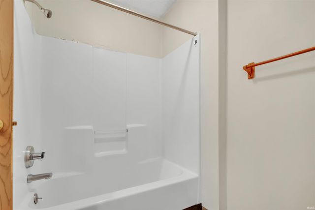 3230 E John Hinkle Pl Apt D, Bloomington, IN 47408