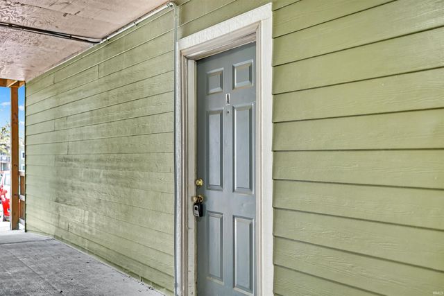3230 E John Hinkle Pl Apt D, Bloomington, IN 47408