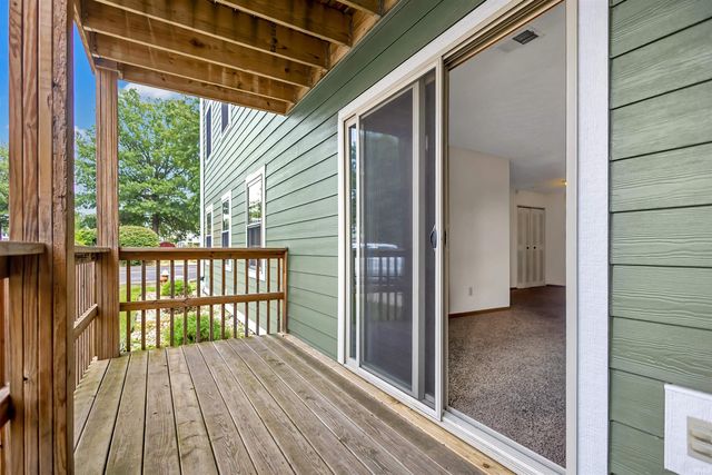3230 E John Hinkle Pl Apt D, Bloomington, IN 47408