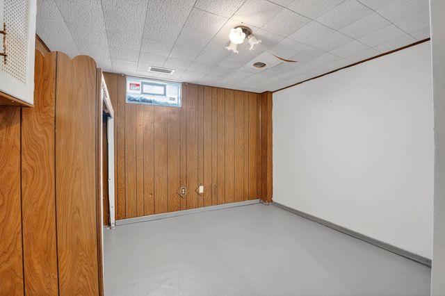 645 Dundee Drive, Waterloo, IA 50701