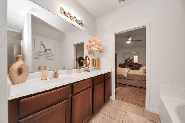 9423 Grand Spark Drive, Iowa Colony, TX 77583