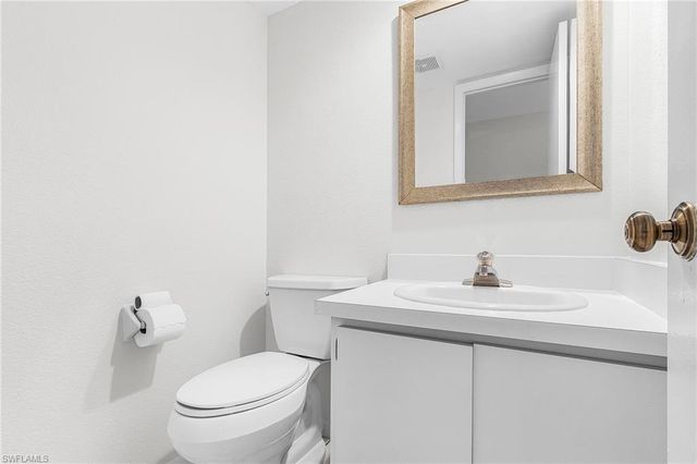 5590 Woodrose CT # 4, Fort Myers, FL 33907