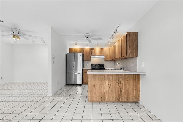 5590 Woodrose CT # 4, Fort Myers, FL 33907