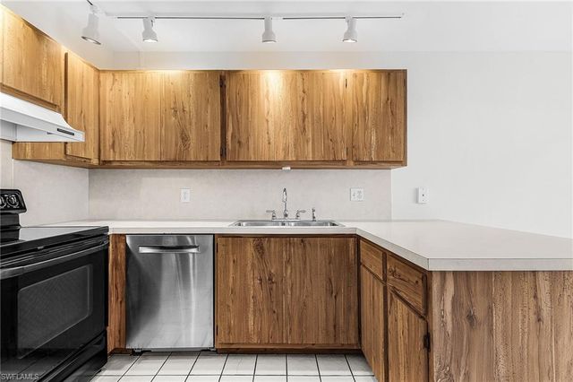 5590 Woodrose CT # 4, Fort Myers, FL 33907