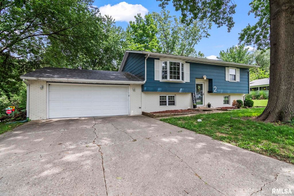 2 Groton Drive, Springfield, IL 62702