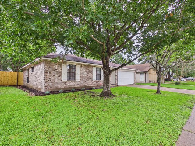 4922 Creekview Drive, La Porte, TX 77571