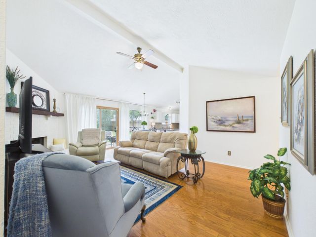 4922 Creekview Drive, La Porte, TX 77571