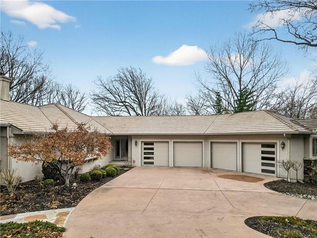 11615 Mohawk Lane, Leawood, KS 66211