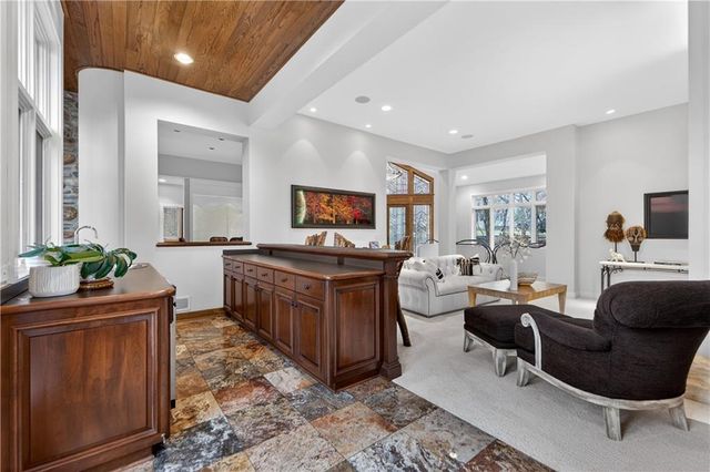 11615 Mohawk Lane, Leawood, KS 66211