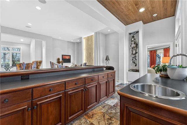 11615 Mohawk Lane, Leawood, KS 66211