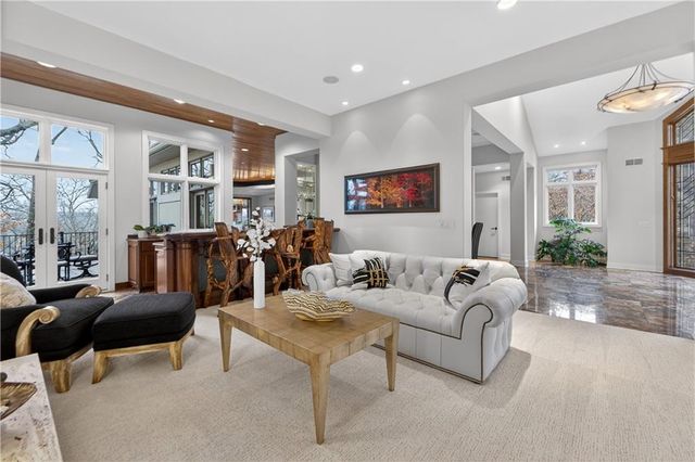 11615 Mohawk Lane, Leawood, KS 66211