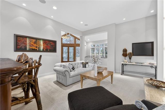 11615 Mohawk Lane, Leawood, KS 66211