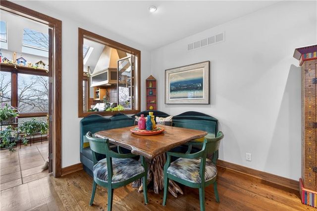 11615 Mohawk Lane, Leawood, KS 66211