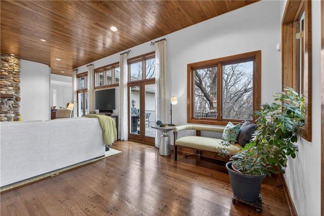 11615 Mohawk Lane, Leawood, KS 66211