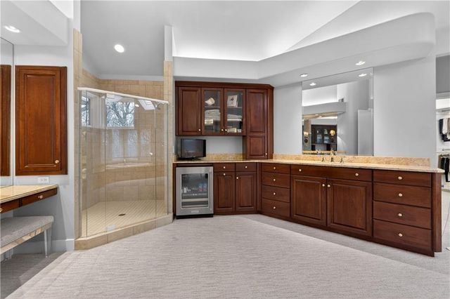 11615 Mohawk Lane, Leawood, KS 66211