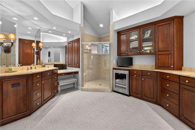 11615 Mohawk Lane, Leawood, KS 66211