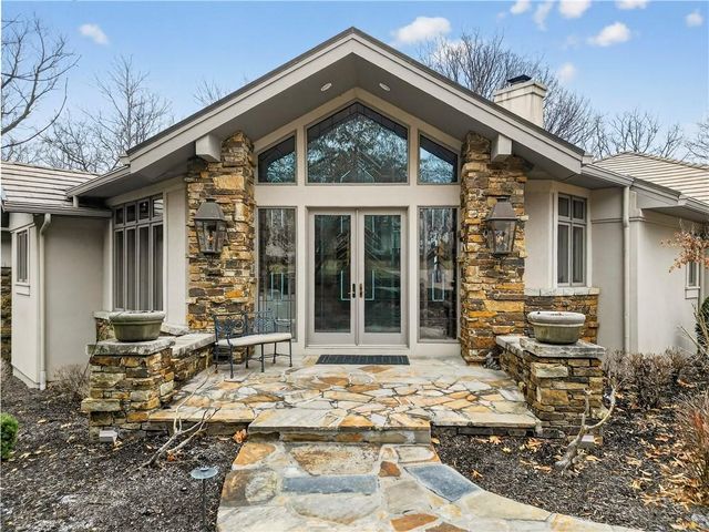 11615 Mohawk Lane, Leawood, KS 66211