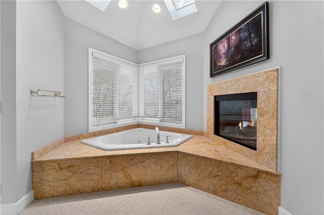 11615 Mohawk Lane, Leawood, KS 66211