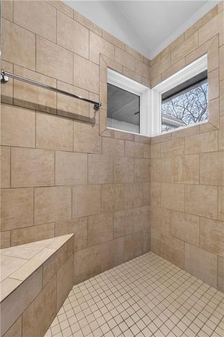 11615 Mohawk Lane, Leawood, KS 66211