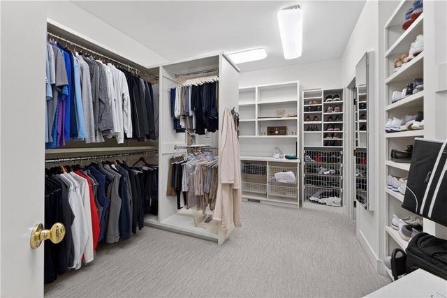 11615 Mohawk Lane, Leawood, KS 66211