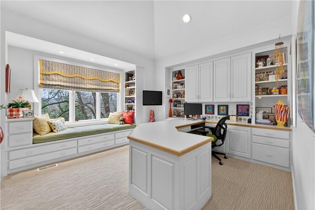 11615 Mohawk Lane, Leawood, KS 66211