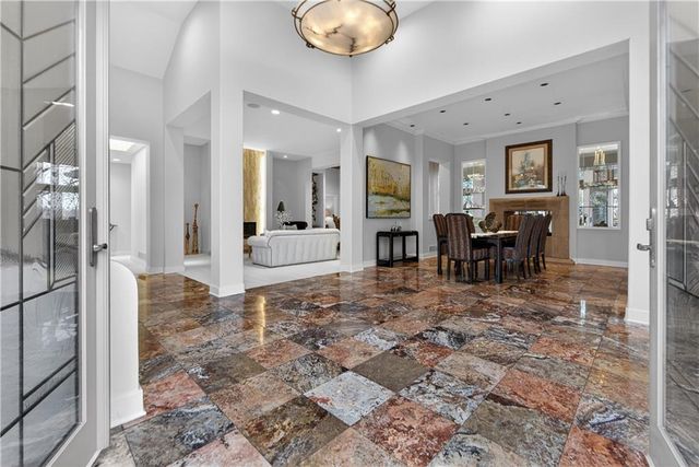 11615 Mohawk Lane, Leawood, KS 66211