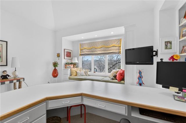 11615 Mohawk Lane, Leawood, KS 66211