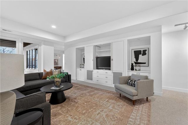 11615 Mohawk Lane, Leawood, KS 66211