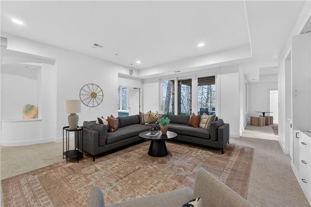 11615 Mohawk Lane, Leawood, KS 66211