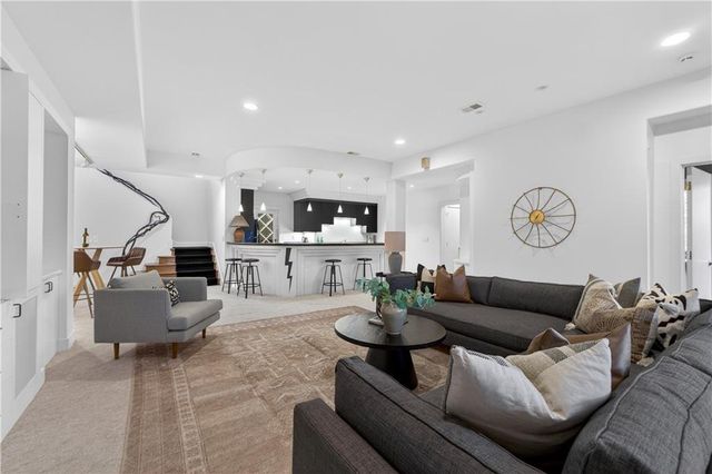 11615 Mohawk Lane, Leawood, KS 66211