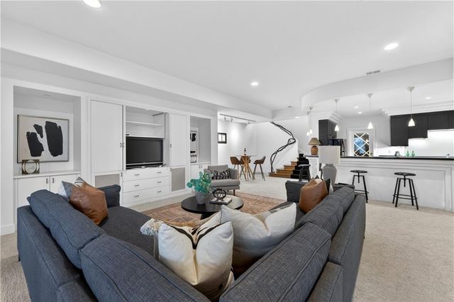 11615 Mohawk Lane, Leawood, KS 66211