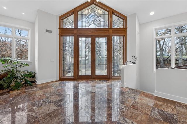 11615 Mohawk Lane, Leawood, KS 66211