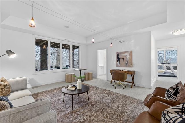 11615 Mohawk Lane, Leawood, KS 66211