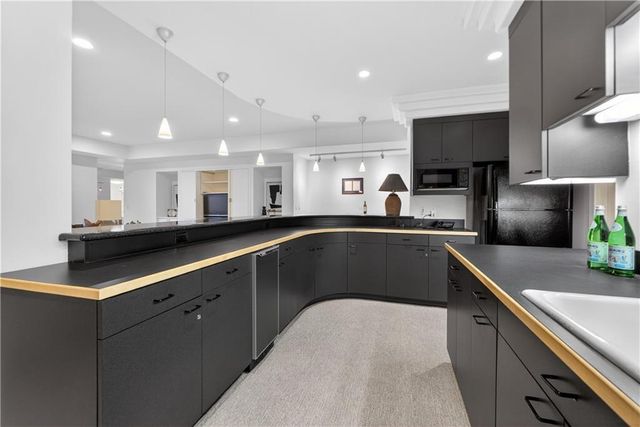 11615 Mohawk Lane, Leawood, KS 66211