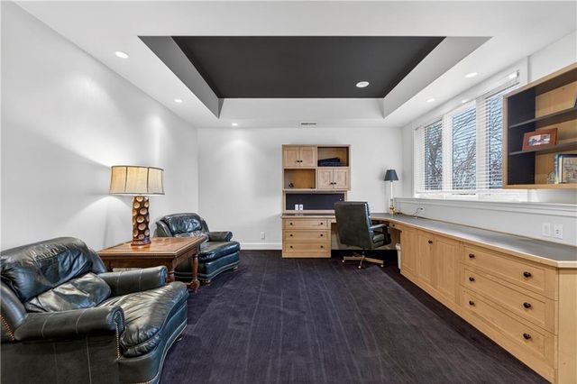 11615 Mohawk Lane, Leawood, KS 66211