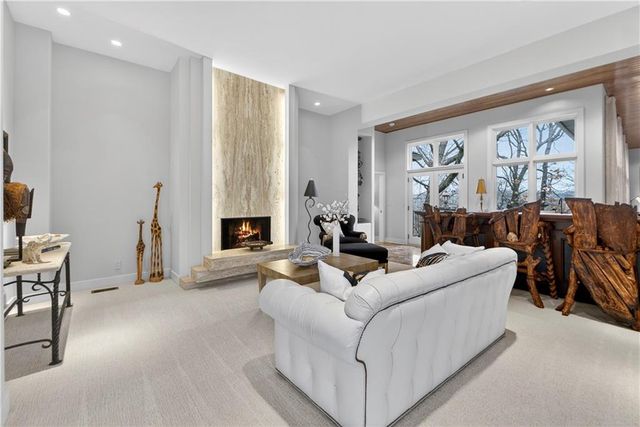 11615 Mohawk Lane, Leawood, KS 66211