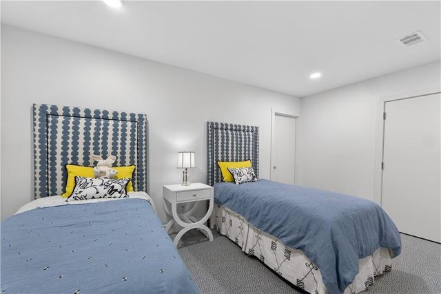 11615 Mohawk Lane, Leawood, KS 66211