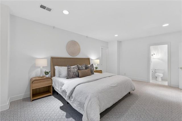 11615 Mohawk Lane, Leawood, KS 66211